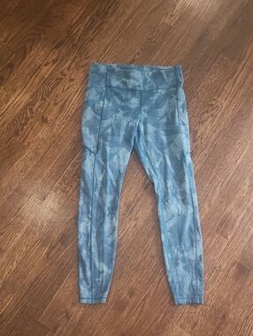 Lululemon Speed Up Tight 28"  Tidal Bermuda Blue